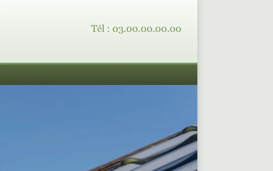 Ancien site : « Tél : 03.00.00.00.00 » en petites lettres en haut de la page.