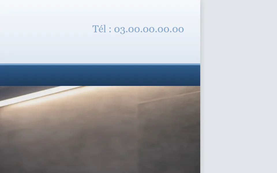 Ancien site : « Tél : 03.00.00.00.00 » en petites lettres en haut de la page.